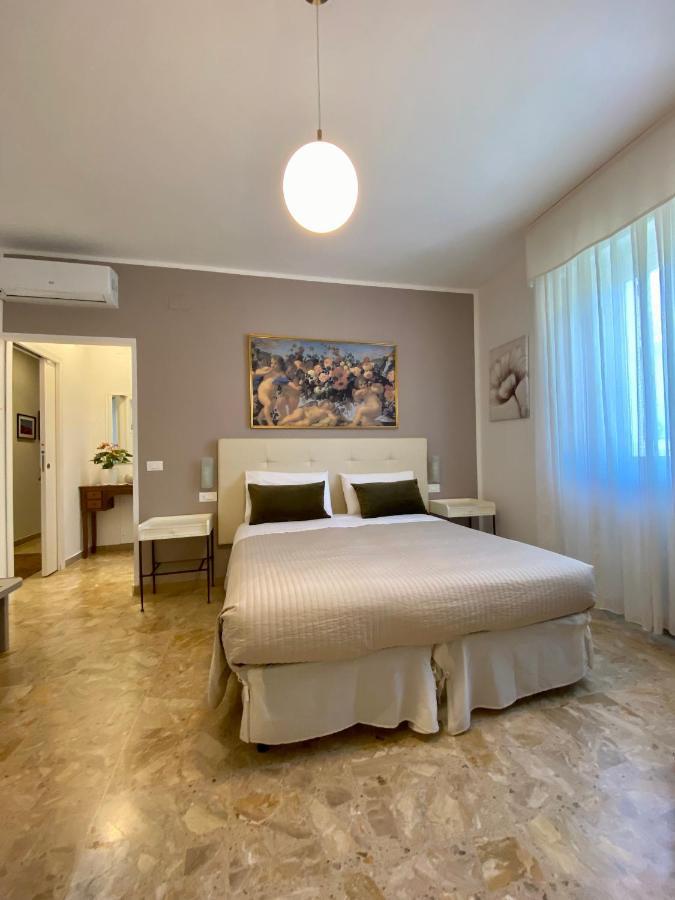 A Due Passi B&B Citta Sant'Angelo Bagian luar foto